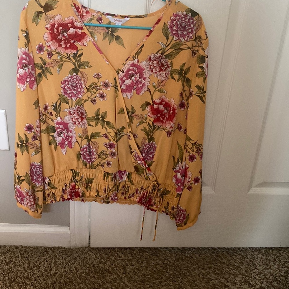 Flower blouse with long sleeves